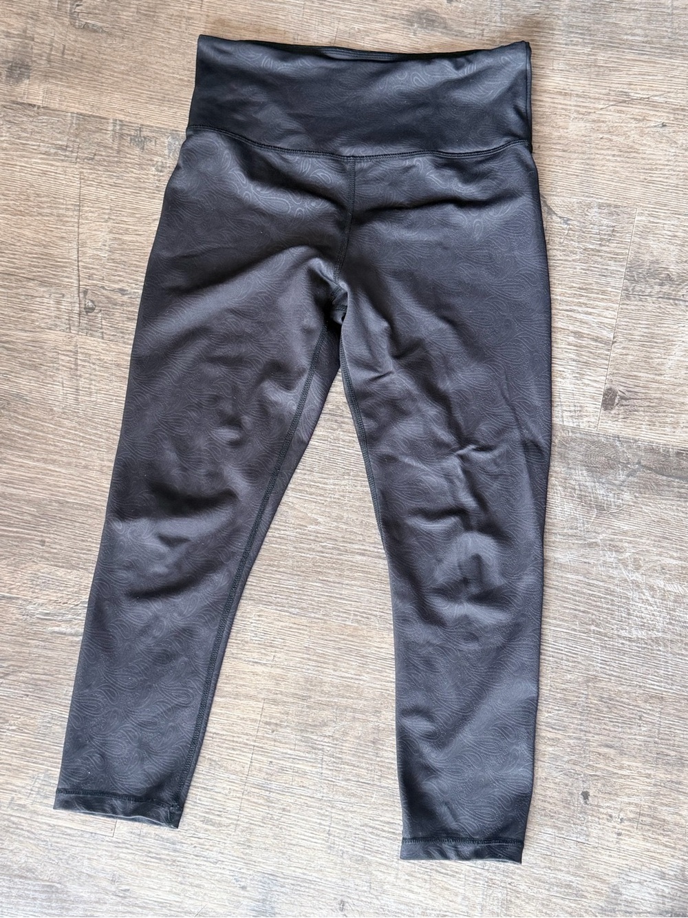 ZYIA Active Black Paisley High Rise Capri Leggings Size 6-8